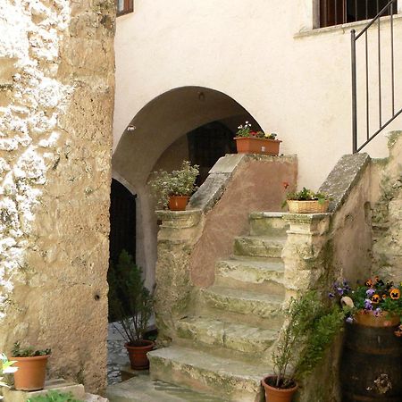 Residence Il Palazzo Santo Stefano Di Sessanio Eksteriør billede