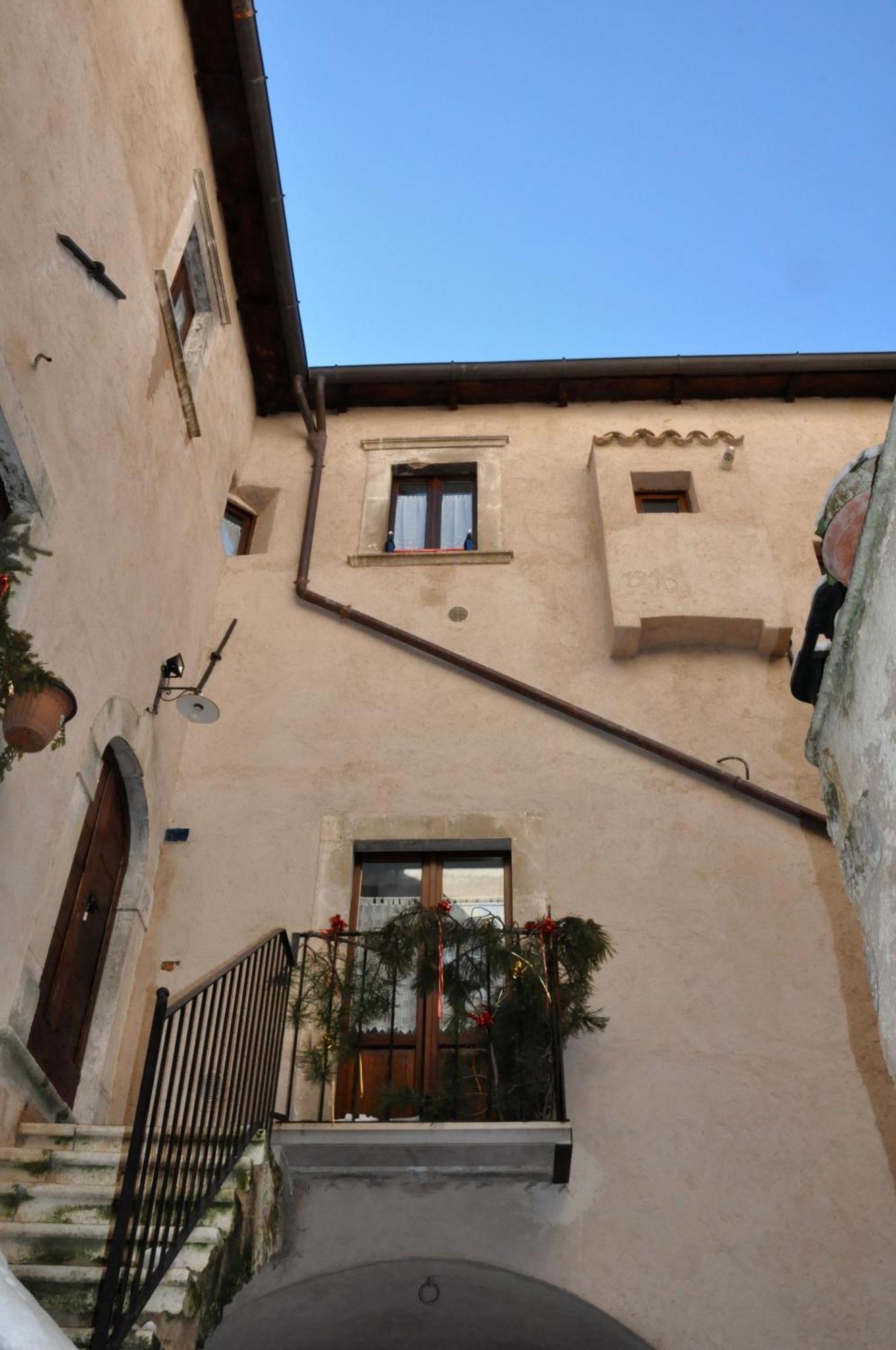 Residence Il Palazzo Santo Stefano Di Sessanio Eksteriør billede