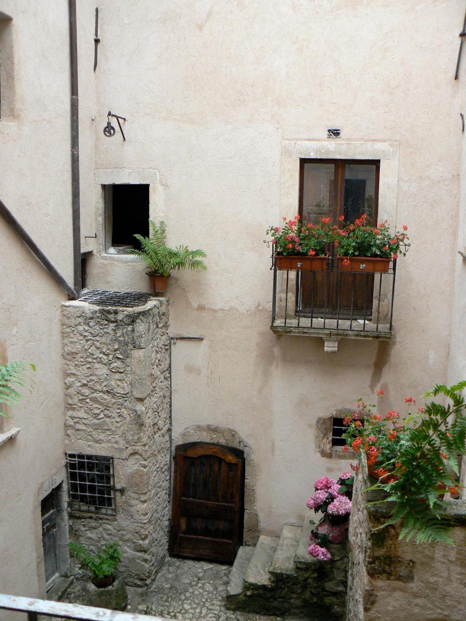 Residence Il Palazzo Santo Stefano Di Sessanio Eksteriør billede